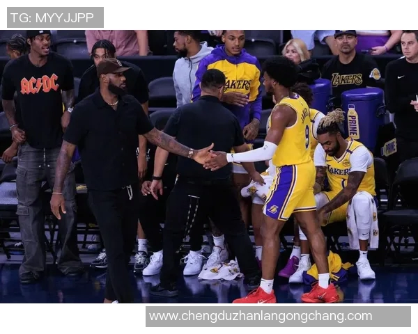 3月13日骑士对阵马刺精彩赛事回顾与分析