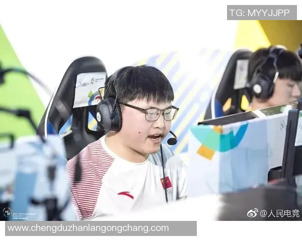 国足迎战韩国激情奏国歌展现中华力量与团结精神